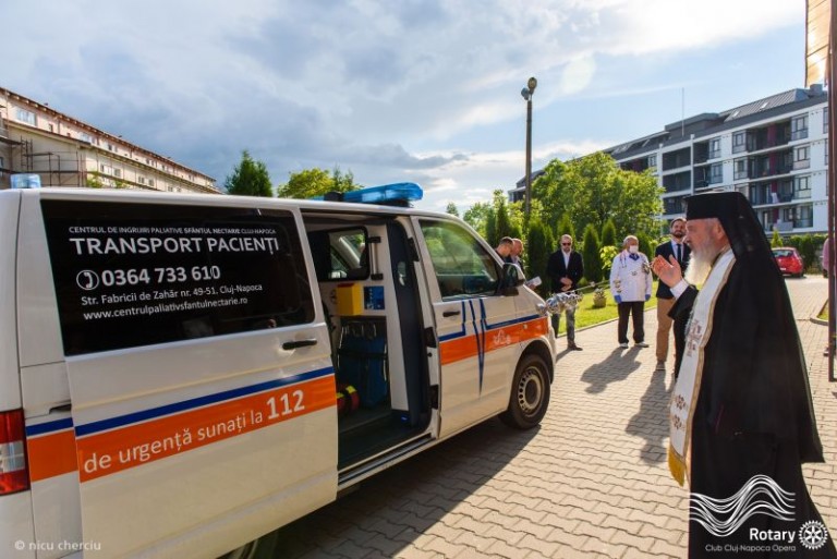 O ambulanță pentru Centrul de Îngrijiri Paliative „Sfântul Nectarie”  Cluj-Napoca