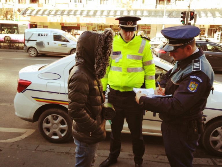 Cluj-Napoca: Acțiuni ale poliștilor clujeni- sute de persoane legitimate, unele au ajuns la secție fiind bănuite de comiterea unor infracțiuni.
