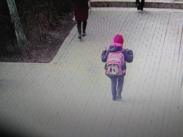 UPDATE: Fetița fost găsita de un echipaj de jandarmi. O fetiță în vârstă de 8 ani, a plecat singură de la școală și este de negăsit.