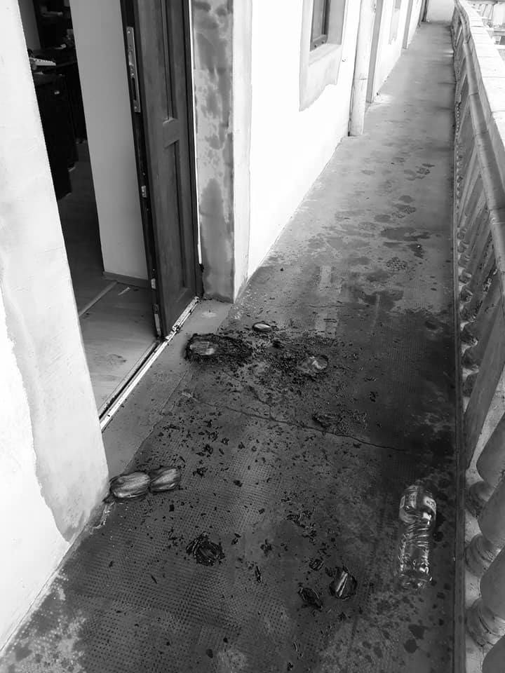 UPDATE:Bărbatul a fost reținut – Percheziții la domiciliul persoanei suspectate în cazul tentativei de incendiere a sediului PSD Cluj.