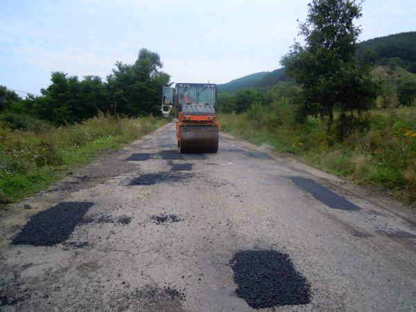 21,3 kilometri ai drumului judeţean DJ 109A Panticeu – Recea Cristur – Căprioara intră în reparaţii