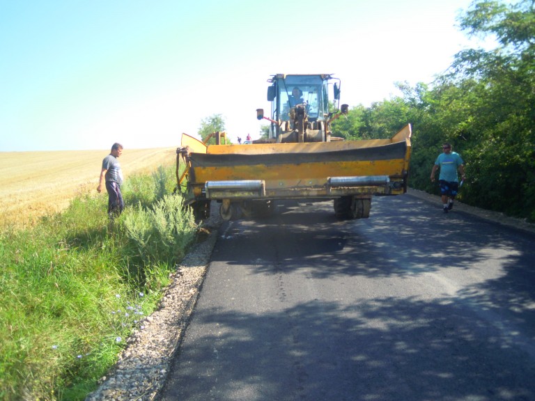 Au fost finalizate lucrările de asfaltare pe drumul județean 161B Turda – Ploscoș