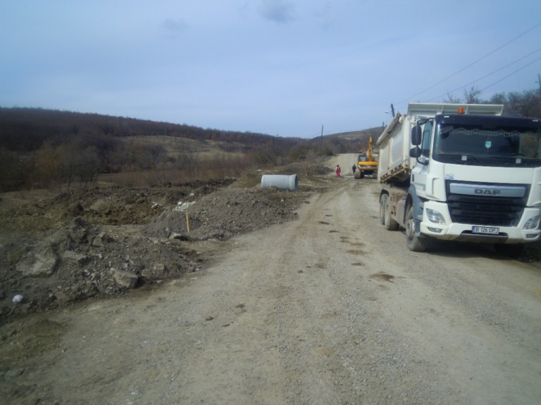 Au fost reluate lucrările de reabilitare și modernizare pe drumul judeţean 161C Iclod – Aluniş