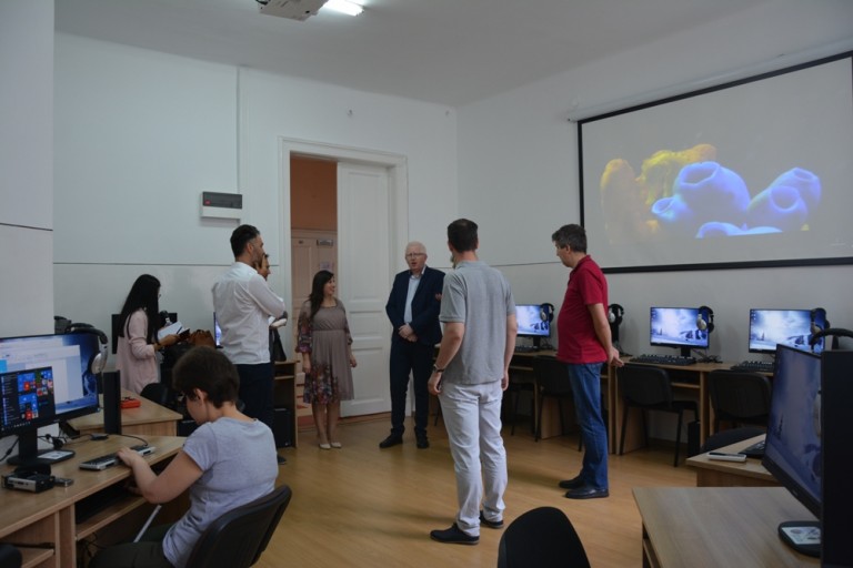 Laborator de informatică cu dotări unice la nivel naţional, inaugurat la Liceul pentru Deficienţi de Vedere din Cluj – Napoca