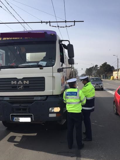 Poliţiştii clujeni au acţionat pentru combaterea ilegalităților în transporturile rutiere de mărfuri și persoane