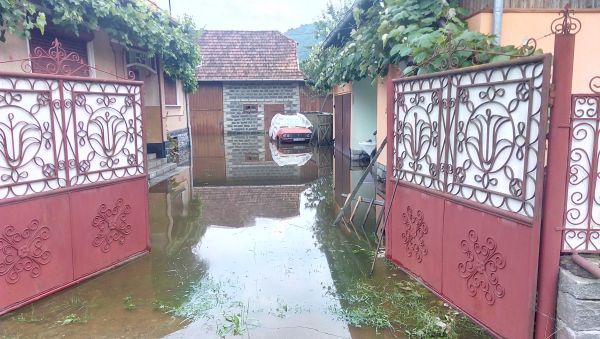 ISU Cluj a intervenit prompt după ploaia de ieri pentru a ajuta locuitori din mai multe localități ale județului