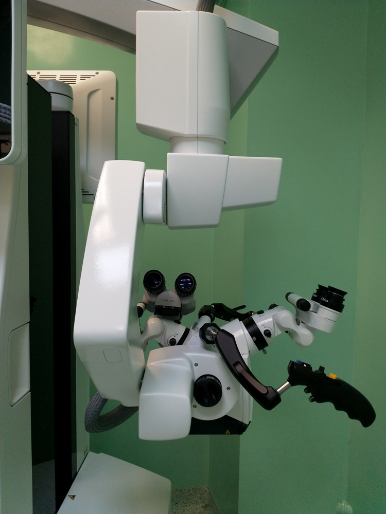 Un microscop operator ultramodern, destinat microchirurgiei reconstructive, a intrat de azi în dotarea Spitalului de Recuperare