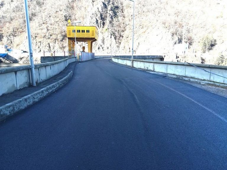 Au fost finalizate lucrările de asfaltare, pe sectoare, pe drumul judeţean 107P (DN 1) Gilău – Someşul Rece – Mărişel – DN 1R