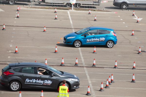 1400 de șoferi români instruiți prinprogramul Ford Driving Skills for Life