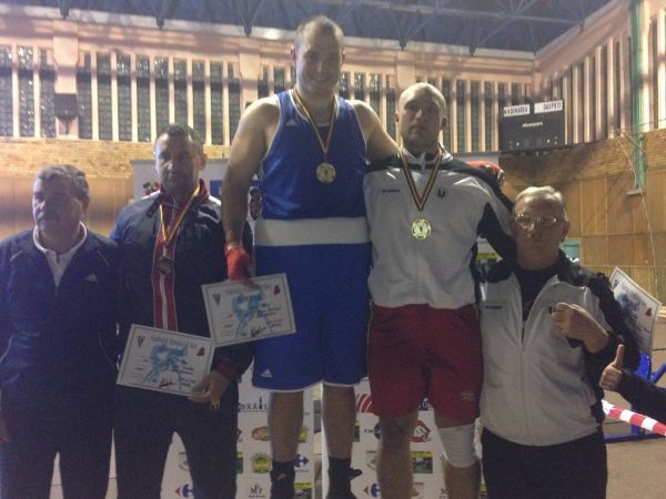 Candidatul la Consiliul local Cluj-Napoca din partea PPU, Ionuţ Iancu Emil, vicecampion naţional la box, la categoria supergrea