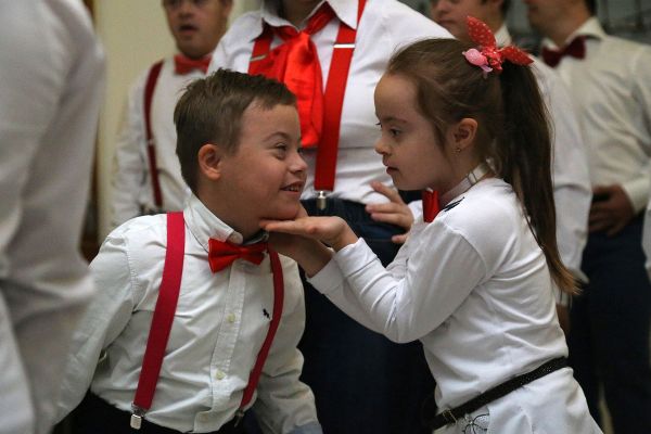MOL România susține programele de terapie pentru copii grav bolnavi