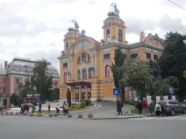 După 95 de ani Opera Naţională Română din Cluj-Napoca îşi va purta denumirea pe faţada clădirii teatrului