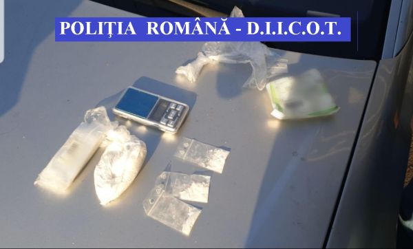 Cluj: percheziții la persoane bănuite de trafic de droguri.