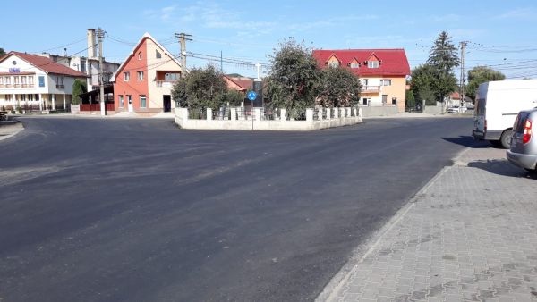 A fost asfaltată intersecția din centrul localității Panticeu.