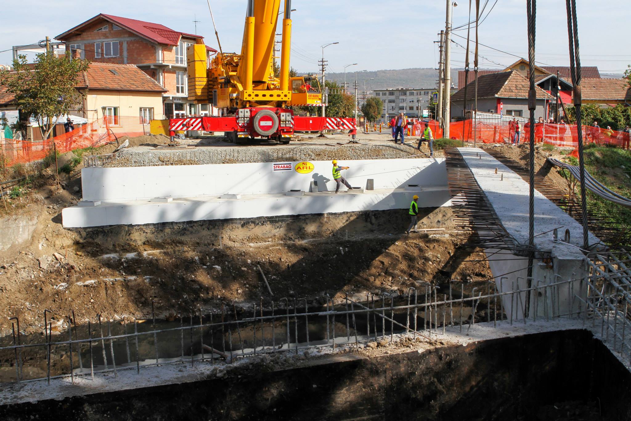 Podul de peste Nadăş din proiectul „Modernizarea tramei stradale şi acces la zona  industrială” prinde contur