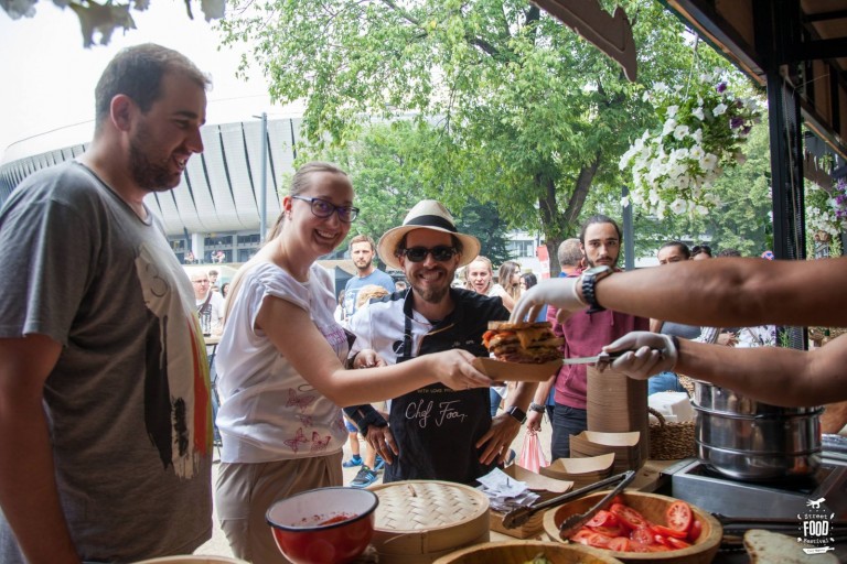 Explorează savoarea Street FOOD Festival pe Aleea Stadionului