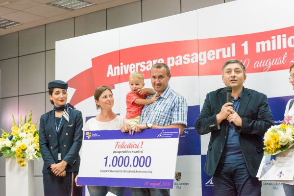 Pasagerul cu numărul 1.000.000 a fost premiat azi în Aeroportul Internațional „Avram Iancu” Cluj