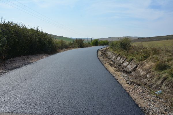 A fost finalizată asfaltarea drumului județean 109D Vișea-Gădălin