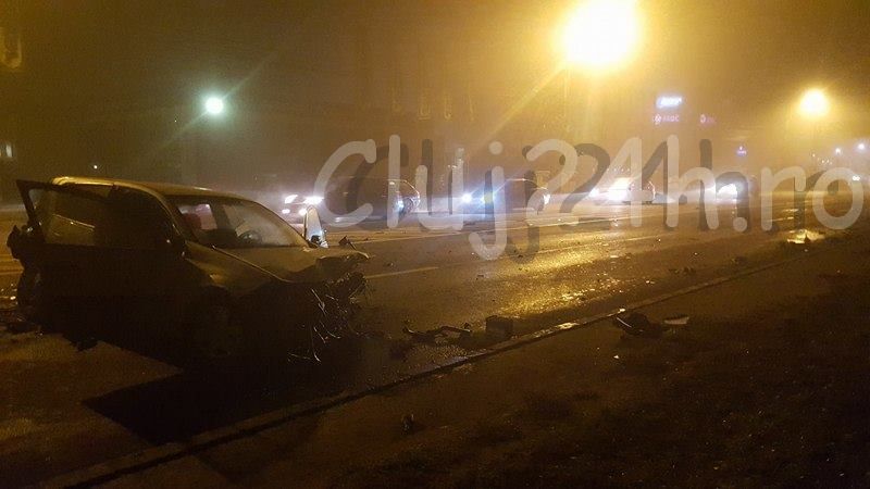[Foto] UPDATE: Accident grav pe Calea Floreşti. Şoferul care a provocat accidentul s-a sinucis. Mai multe maşini implicate şi patru persoane rănite grav.
