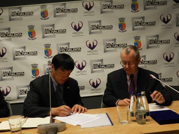 Acord româno-chinez în sport. DJST Cluj a semnat astăzi, acordul de asociere sportivă cu Shandong