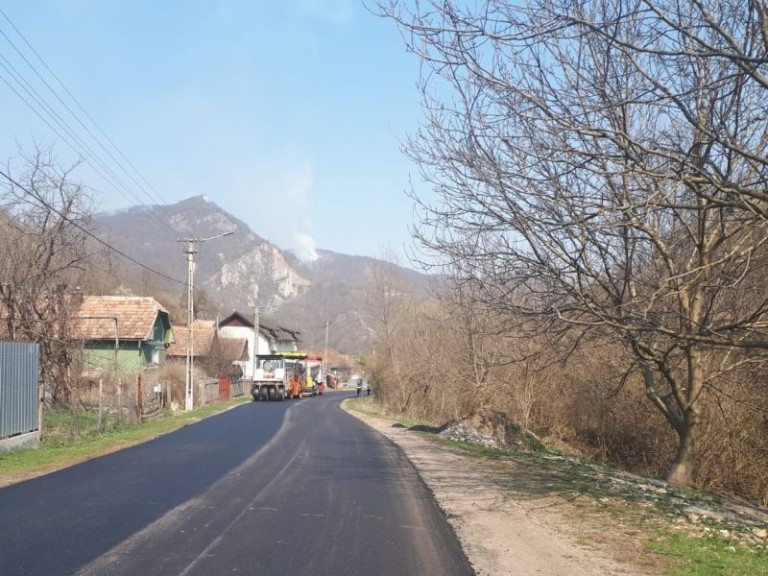 Consiliul Județean Cluj a finalizat asfaltarea tronsonului Buru (DN 75) – limită cu județul Alba