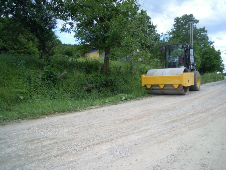 Lucrări de întreținere pe 20 de kilometri ai drumurile județene Sucutard – Chiriș şi Chiriș –Mureșenii de Câmpie – Bărăi