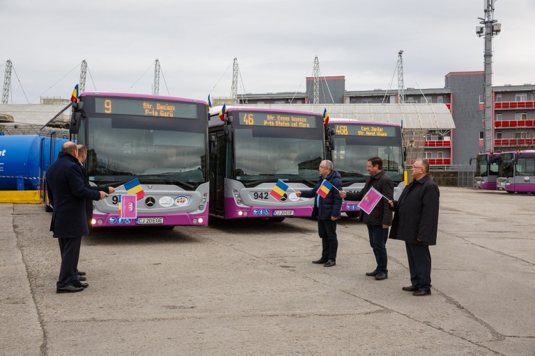 30 de autobuze Mercedes cu dotări de ultimă generație au fost puse în circulație azi la Cluj-Napoca