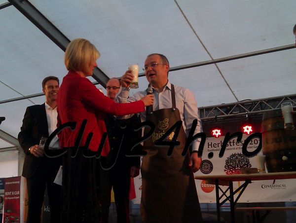 [Foto&Video] Boc a dat cep la un butoi cu bere în deschiderea oficială a Festivalului de Toamnă al Economiei Germane