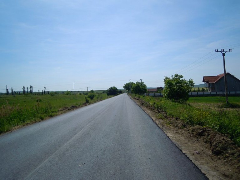 Au fost finalizate lucrările de asfaltare pe drumul județean 103G Mihai Viteazu – Cheia – Cheile Turzii