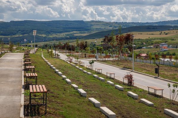 Cimitirul Moș Ion Roată (cimitir/parc), a fost finalizat.