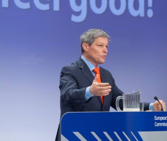 După a doua rundă de consultări publice, Iohannis l-a desemnat Premier pe Dacian Cioloş