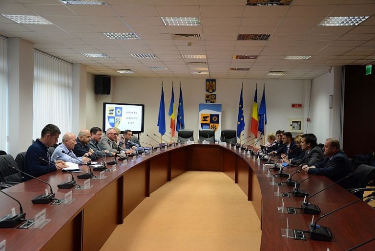 Comisia de mediu din Senat, în vizită la Consiliul Județean Cluj. S-a discutat despre SMID.
