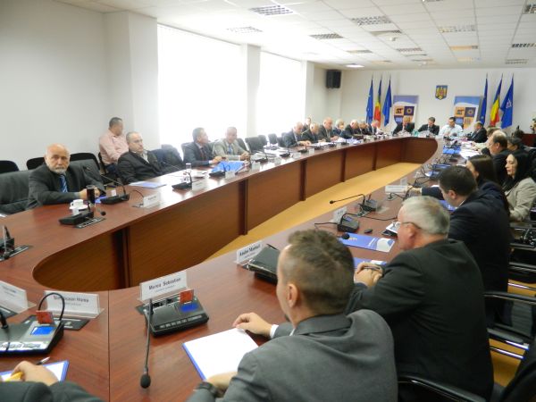 Scandal în şedinţa de Consiliu JudeţeanCluj. Se fac angajări noi la RAADPP Cluj