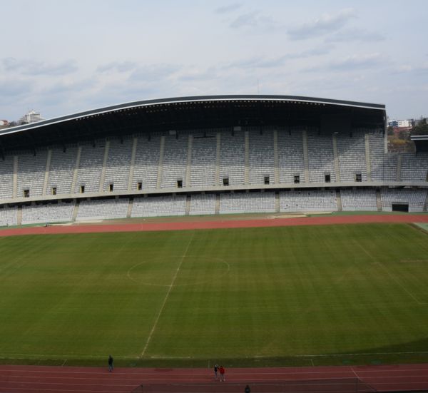 Gazonul de pe Cluj Arena, din ce în ce mai pregătit pentru marele meci