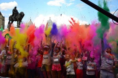 Multă culoare, distracţie şi voie bună la “The Color Run Romania-Cluj”