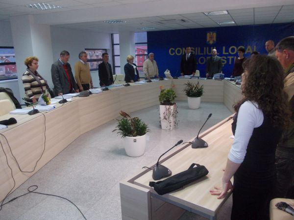 [VIDEO] Consiliul Local Floreşti verifică amănunţit dosarele pentru locuinţele ANL în 2015. Primarul face politică