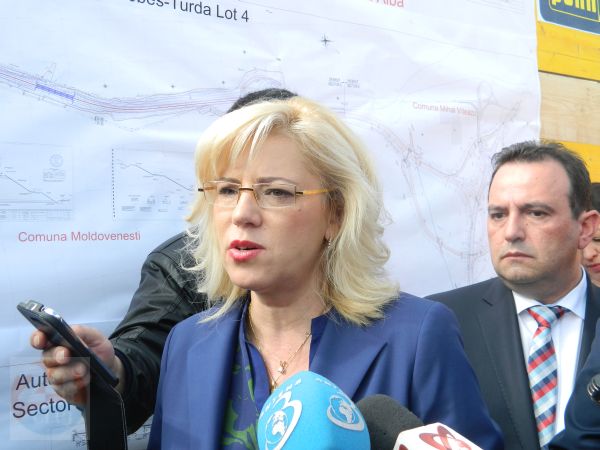 Comisarul Corina Cretu a aprobat 3 proiecte de infrastructura rutiera in valoare de 407 milioane euro in Romania