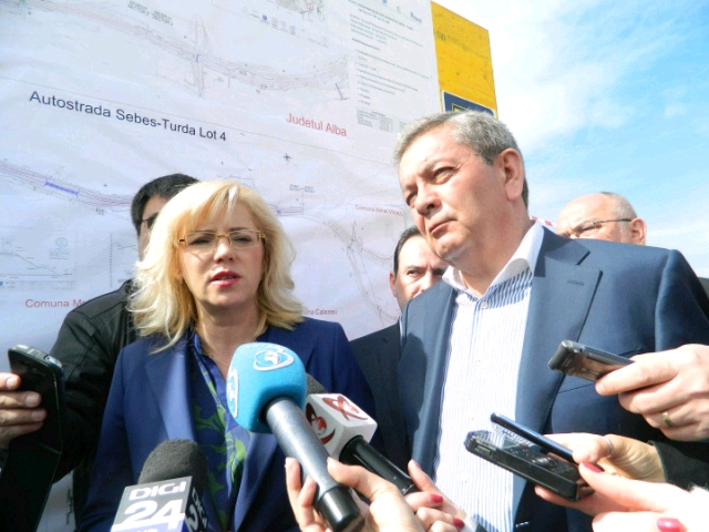 Comisarul european pentru politica regionala si ministrul transporturilor au vizitat santierul autostrazii Turda-Sebes