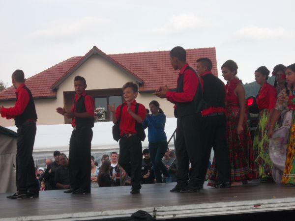 Ansamblul floreştean de dansuri ţigăneşti Igranka a trecut în etapa următoare la Românii au Talent