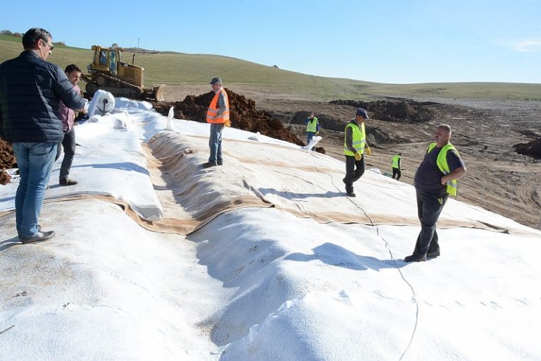 Ecologizarea depozitului neconform de la Huedin, extrem de aproape de finalizare