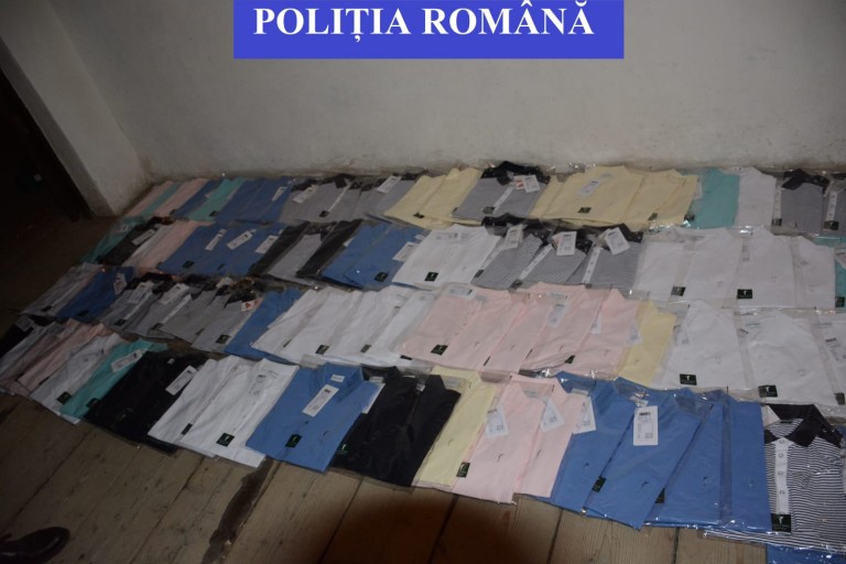 Percheziții la Cluj-Napoca și Florești: polițiștii au indisponibilizat produse contrafăcute de 80.000 euro și sume de bani