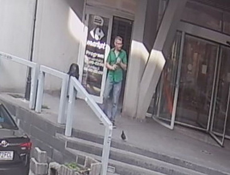 Bărbat bănuit de furt, căutat de polițiști. L-ați văzut?