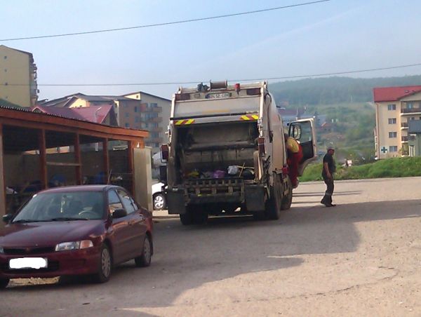 S-a închis rampa Salprest. Clujenii rămân cu deșeurile menajere în fața porții. Care sunt soluțiile?