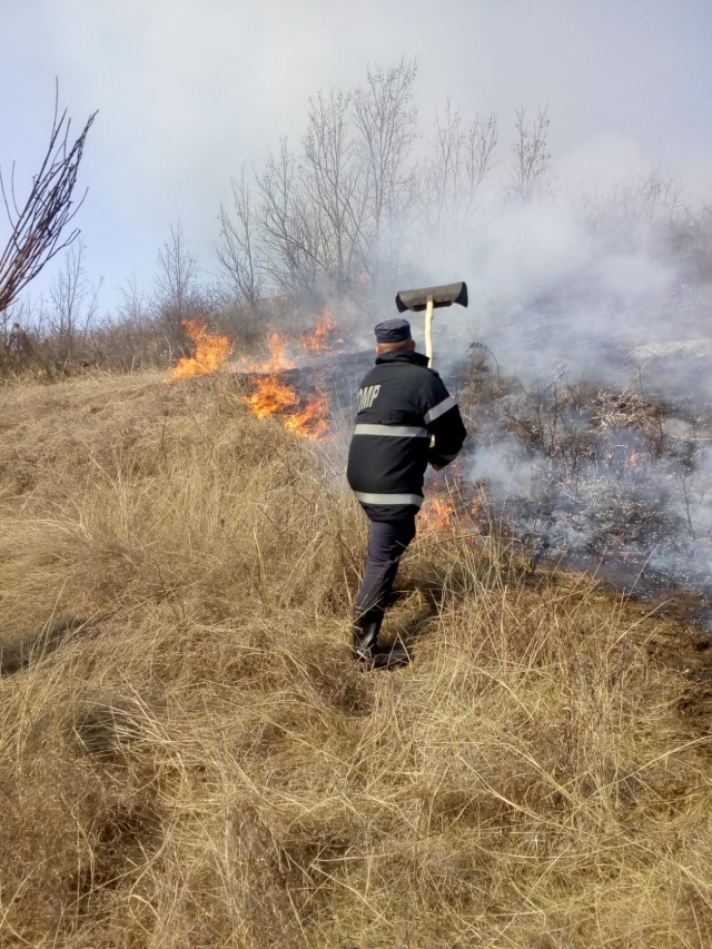 Zeci de incendii vegetale în ultima perioadă la Cluj.