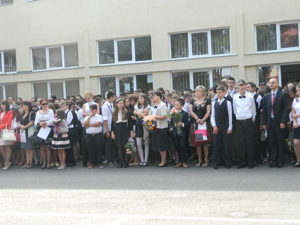 565 de burse pentru elevii de etnie română din Diaspora, care studiază în licee din România