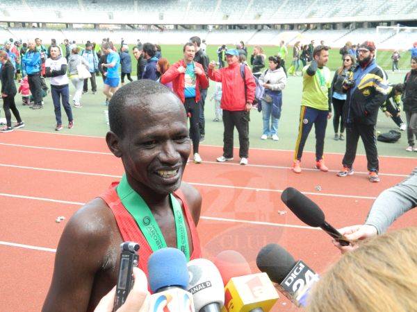 [Foto&Video] Un kenyan câştigă din nou, Maratonul Internaţional AROBS de la Cluj-Napoca