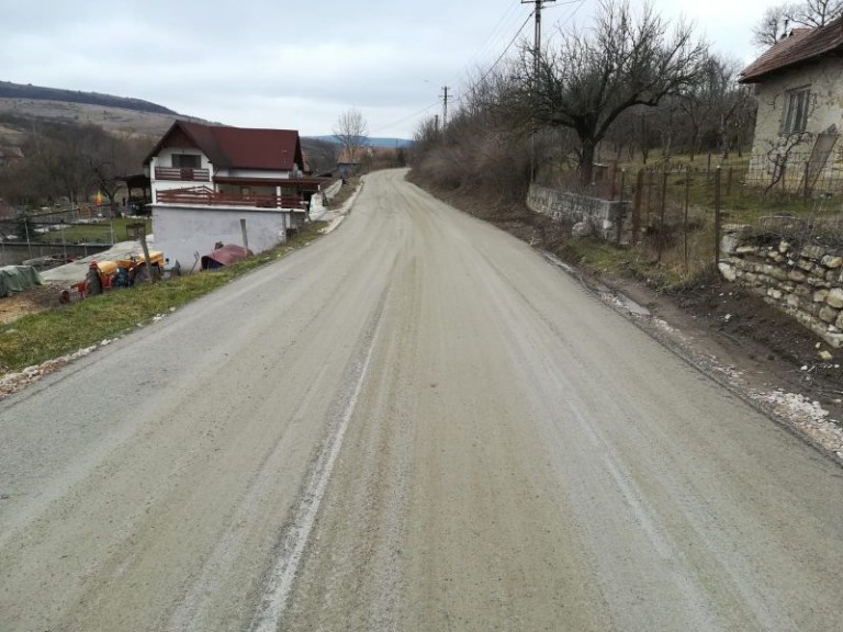 Lucrările pe drumul județean 109S (DJ 109A) Deușu – Sânmărtin – Giula au fost reluate.