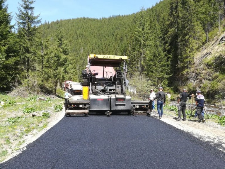 A demarat asfaltarea drumului județean 107T Mărișel – Măguri Răcătău – Măguri