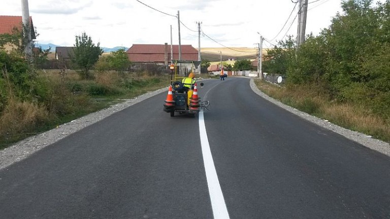 Consiliul Județean Cluj anunță lucrări de marcaje rutiere pe mai multe drumuri judeţene
