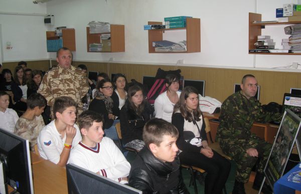 „Ziua Armatei României în şcoli”- elevii a două şcoli din municipiu se vor întâlni cu militari români într-o serie de activităţi
